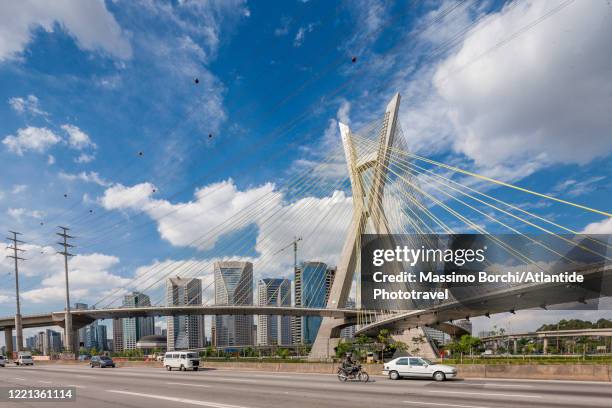 morumbi district, view of the puente octavio frias de oliveira - cable stayed bridge stock-fotos und bilder