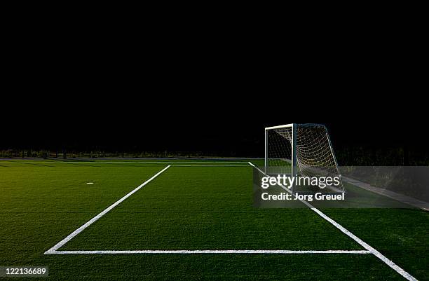 soccer field at night - サッカー場　無人 ストックフォトと画像