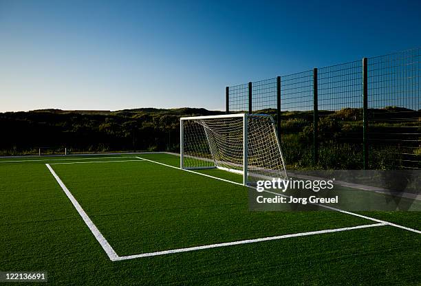 soccer goal at sunset - soccer field - fotografias e filmes do acervo