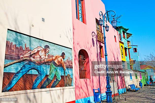 painted buildings, caminito, la boca, buenos aires - buenos aires stockfoto's en -beelden