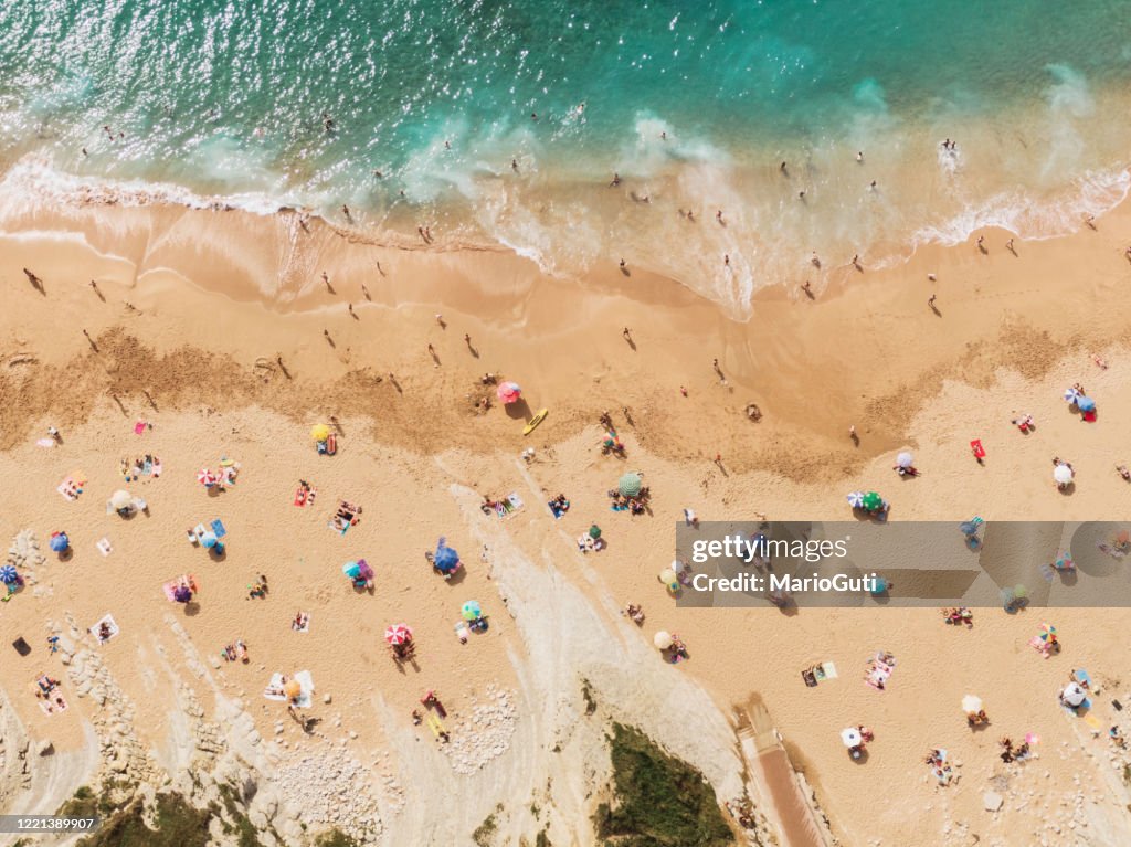 Soziale Entfernung am Strand - Sommer 2020 - Coronavirus