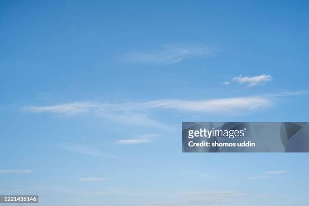 blue sky with white clouds - 巻雲 ストックフォトと画像