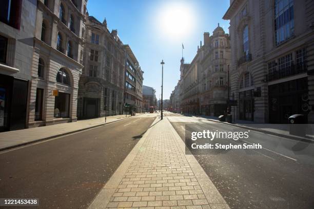 empty streets in london during the lockdown - central london lockdown stock pictures, royalty-free photos & images