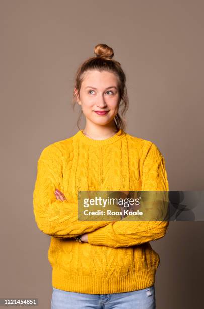 portrait of a young woman - teenager portrait stock-fotos und bilder