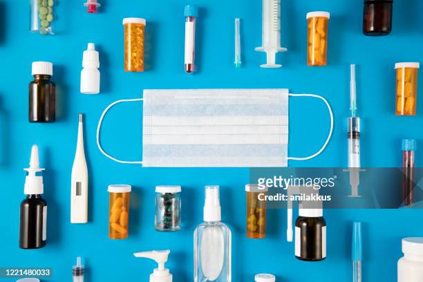 still life knolling with medical supplies - pill background stock pictures, royalty-free photos & images