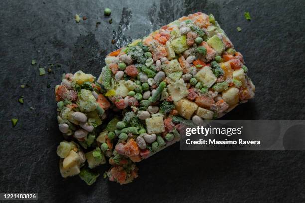 frozen chopped vegetables. - gefrierkost stock-fotos und bilder