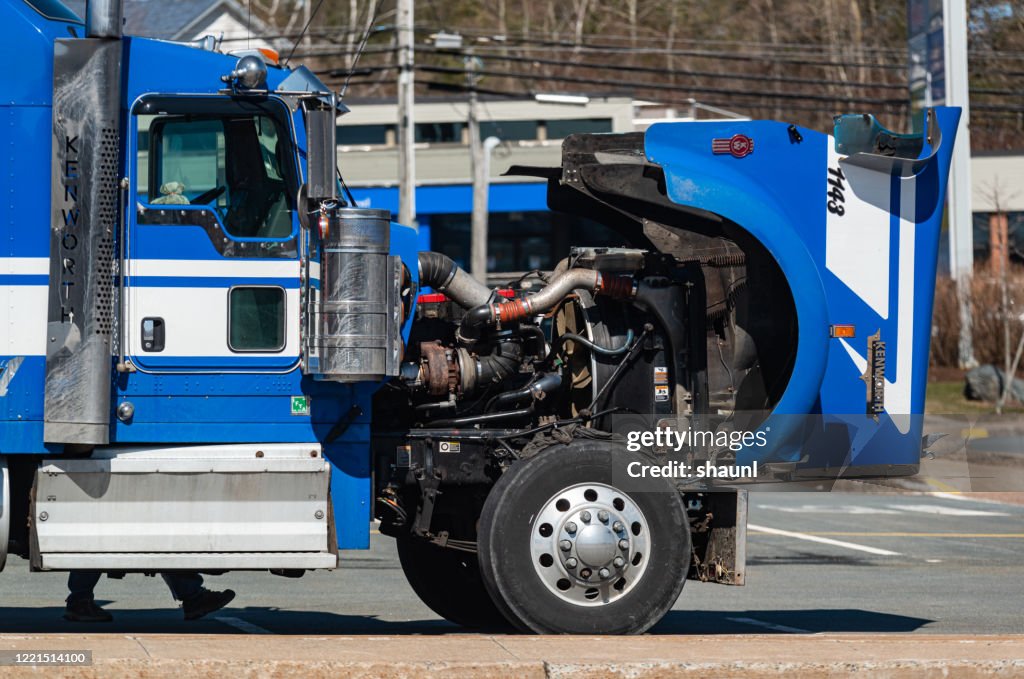 Semi Truck Engine Trouble