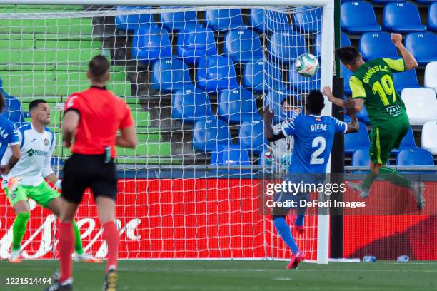 Charles Dias de Oliveira of SD Eibar scores his team's first goal during the Liga match between Getafe CF and SD Eibar SAD at Coliseum Alfonso Perez...