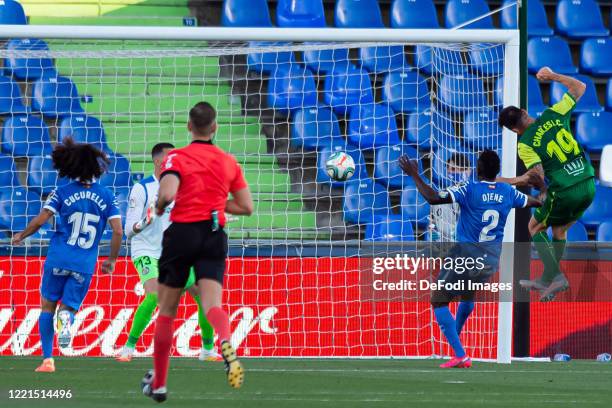 Charles Dias de Oliveira of SD Eibar scores his team's first goal during the Liga match between Getafe CF and SD Eibar SAD at Coliseum Alfonso Perez...