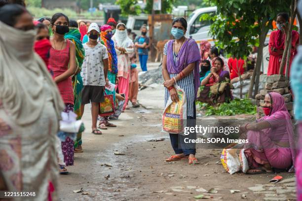 Food Rations Queue 980 Throwing Grain Stock Photos, High-Res Pictures, and Images - Getty ...