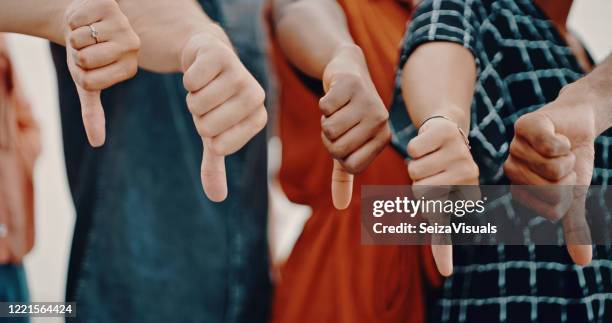 standing together makes a big difference - polegar para baixo imagens e fotografias de stock