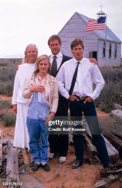 Patricia Arquette, Nina van Pallandt, Geoffrey Lewis, Allan Olsen in "Time Out", directed by Jon Bang Carlsen, Lordsburg, New Mexico, USA, 1987