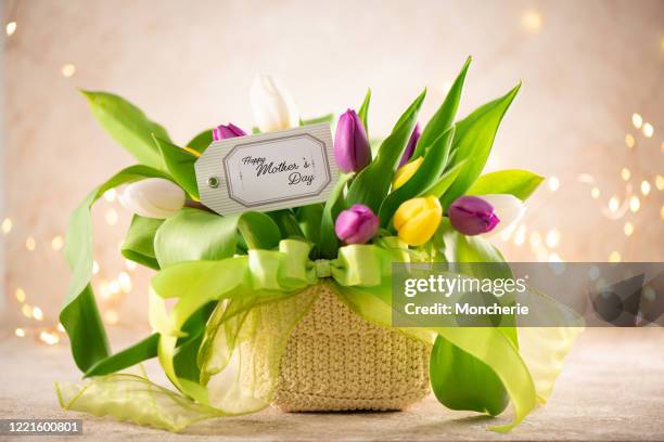 mother`s day greeting card on a flower arrangement - s happy days stock pictures, royalty-free photos & images