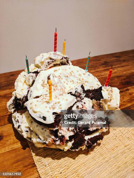 birthday chocolate cake that fell apart - demolished cake stock pictures, royalty-free photos & images