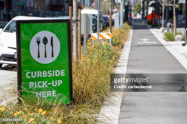 curbside pickup takeaway food sign during coronavirus covid-19 pandemic - washington state sign stock pictures, royalty-free photos & images
