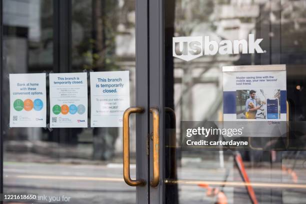 us bank in seattle washington closed during coronavirus covid-19 pandemic - government shutdown stock pictures, royalty-free photos & images