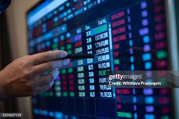 stock falls - bureau de change photos et images de collection