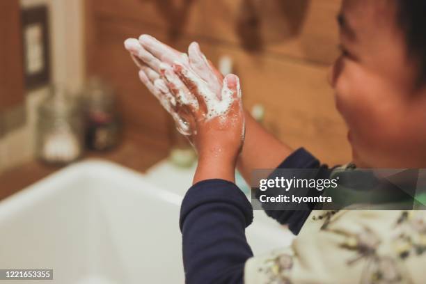 handen wassen - zeep stockfoto's en -beelden