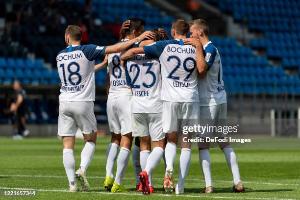 Robert Tesche of VfL Bochum celebrates after scoring his team's first goal with teammates during the Second Bundesliga match between VfL Bochum 1848...