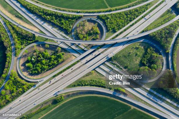 highway interchange from above - road intersection stock pictures, royalty-free photos & images