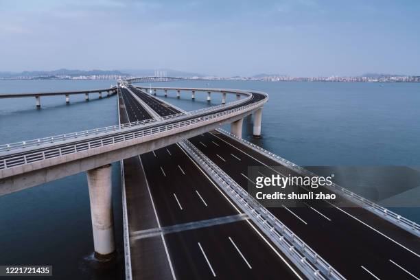 qingdao jiaozhou bay cross-sea bridge - qingdao stock-fotos und bilder