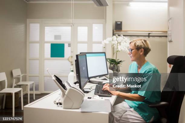 Clinic Computer Setting 11,750 Health Center Clinic Stock Photos, High-Res Pictures, and Images ...
