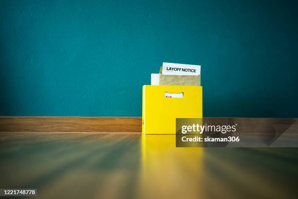 close up box of stuff and document paper and show need a job after  coronavirus (covid-19)takeaway your jobs - downsizing unemployment stock-fotos und bilder