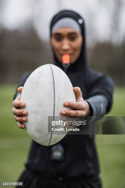 schöne junge weibliche muslimische rugby-schiedsrichter - rugby portraits stock-fotos und bilder