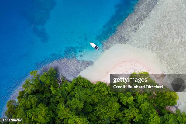 aerial view of islands of kimbe bay, new britain, papua new guinea - 03/03/2020 - papua new guinea beach stock pictures, royalty-free photos & images