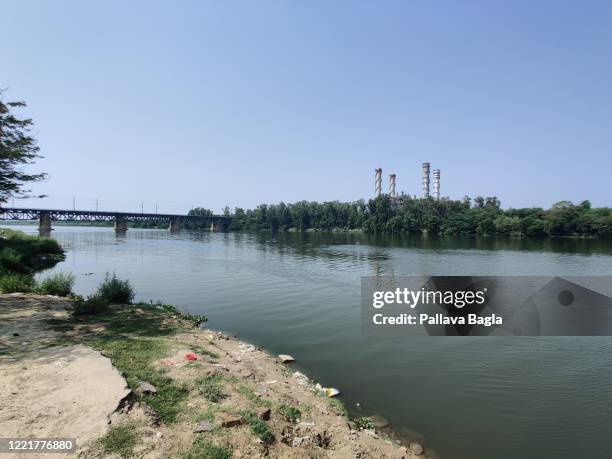 river yamuna in new delhi, the life line of the city - yamuna river 個照片及圖片檔