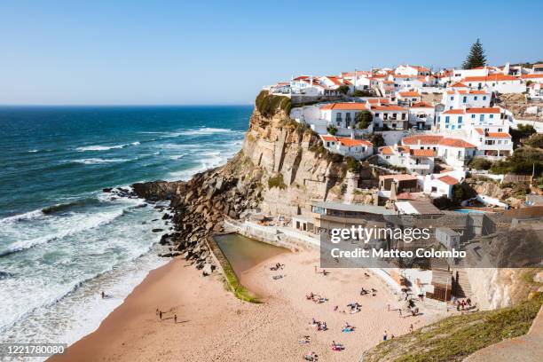 azenhas do mar town on the atlantic ocean, portugal - azenhas do mar imagens e fotografias de stock