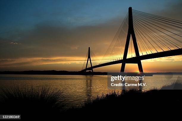 sunset after bridge over guadiana river - ponte estaiada - fotografias e filmes do acervo