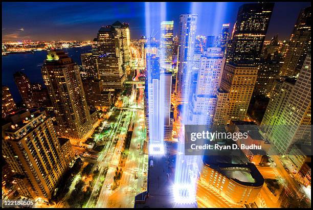 tribute in light - world trade center photos et images de collection