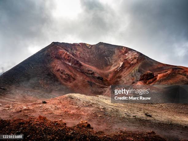 the colorful summit of mount etna, europe's tallest volcano - mt etna foto e immagini stock