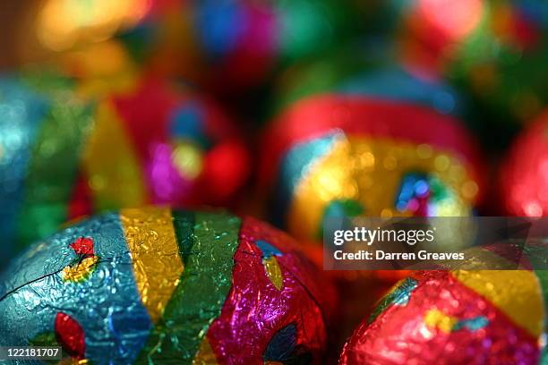 colourful close up of mini chocolate easter eggs - candy wrapper stock pictures, royalty-free photos & images