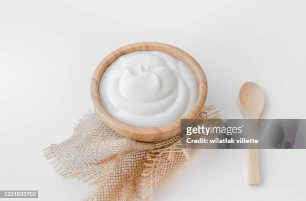 healthy breakfast with fresh greek yogurt on background - whipped cream 個照片及圖片檔
