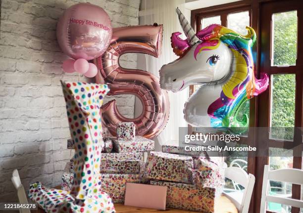 childs birthday celebrations - decorative balloons stockfoto's en -beelden