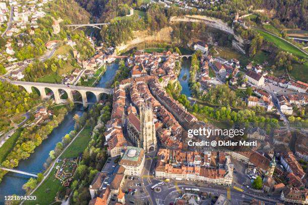 aerial view of fribourg medieval old town with its gothic cathedral in switzerland - freiburg stockfoto's en -beelden