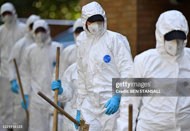 Ppe In Police Tyvek Photos and Premium High Res Pictures - Getty Images