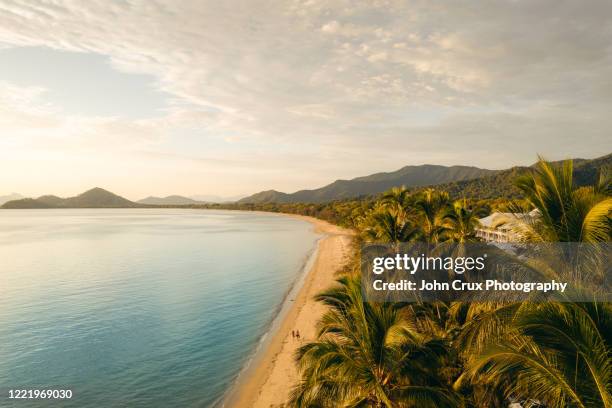 clifton beach sunrise - cairns stock-fotos und bilder