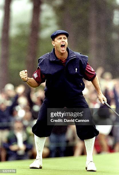 Payne Stewart of the United States celebrates victory during the last day of the 1999 US Open played on the number two course at Pinehurst in North...