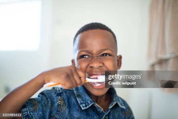 young boy brushing his teeth - child dental emergencies stock pictures, royalty-free photos & images