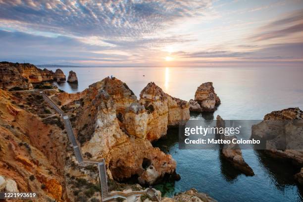 sunrise over the coastline of algarve, portugal - ponta da piedade imagens e fotografias de stock