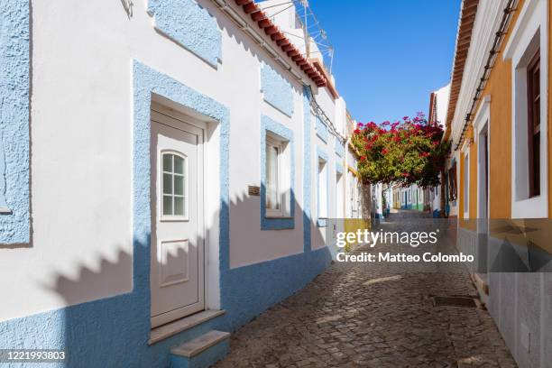 colorful houses in ferragudo, faro, algarve, portugal - distrito de faro portugal fotografías e imágenes de stock