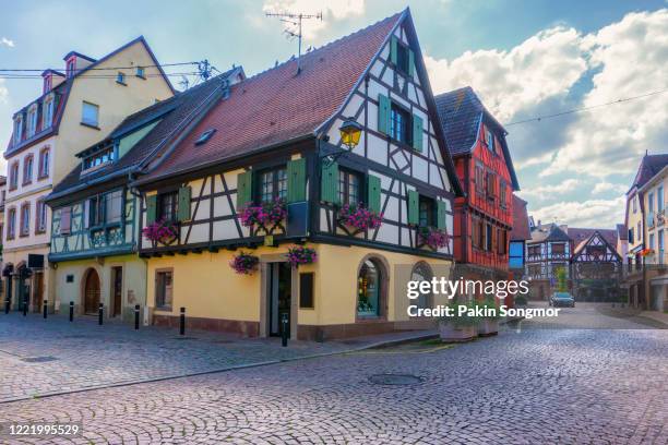 cityscape view on the obernai village during the sunset in alsace region. - alsace stockfoto's en -beelden