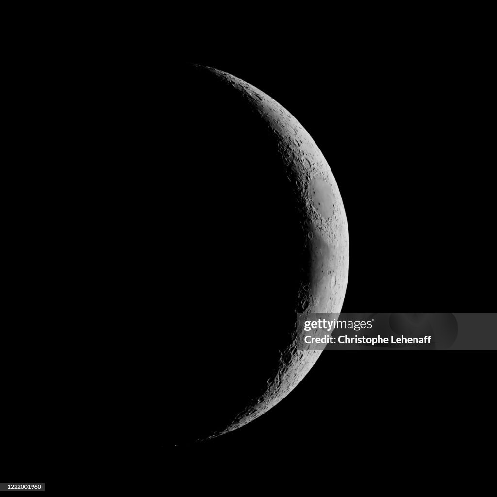 A rare image of a thin crescent Moon in high definition