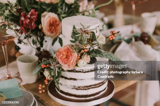 wedding cake decorated with flowers - wedding cake stock pictures, royalty-free photos & images