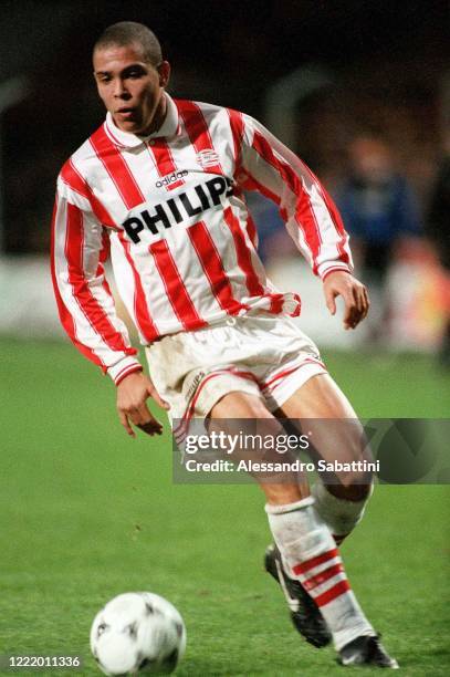 Ronaldo Luís Nazário de Lima of PSV Eindhoven in action 2003-04