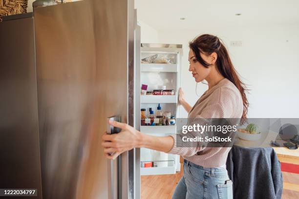 prendre une pause d’étude - avoir faim photos et images de collection