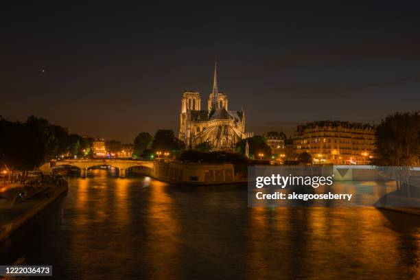 a view of notre-dame de paris cathedral in autumn after rain, paris, france - renaissance dam stock pictures, royalty-free photos & images